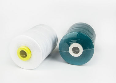 China De gekleurde Polyester trekt Geweven Garen/100% Gesponnen Polyester Naaiende Draad Z of s-Draai leverancier