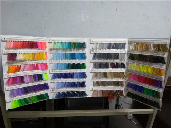 Hoge Hardnekkigheid Gesponnen Polyester Multi Gekleurde Naaiende Draad, 100 Gesponnen Polyesterring