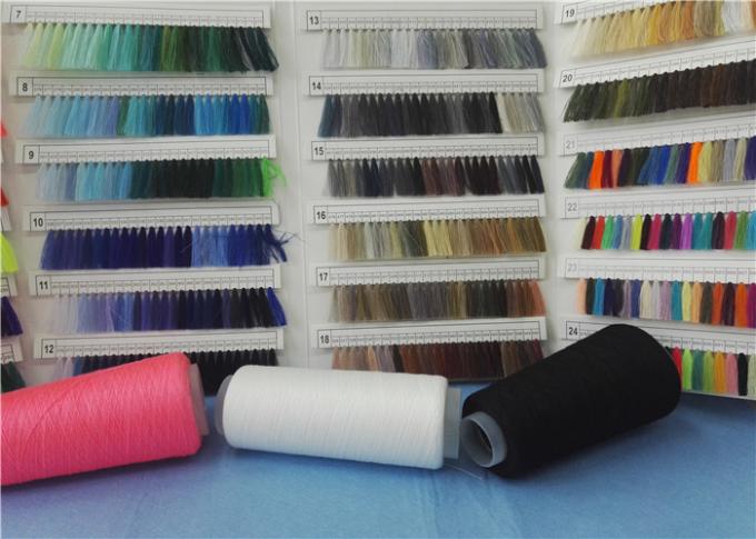 De geverfte Gesponnen Maagdelijke Geselecteerde Kleuren van het Polyestergaren 100% voor het Maken van Naaiende Draden